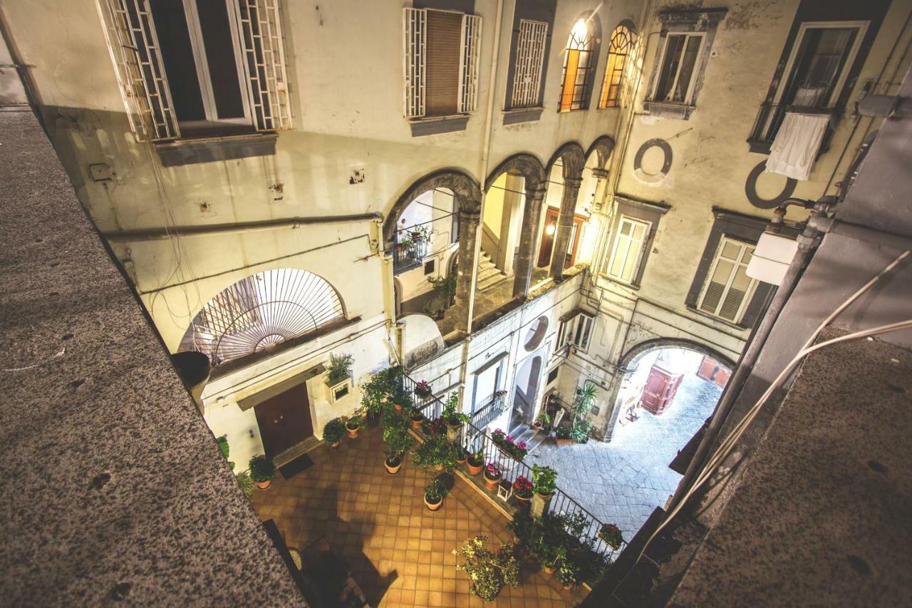Palazzo Della Loggia B&B เนเปิลส์ ภายนอก รูปภาพ